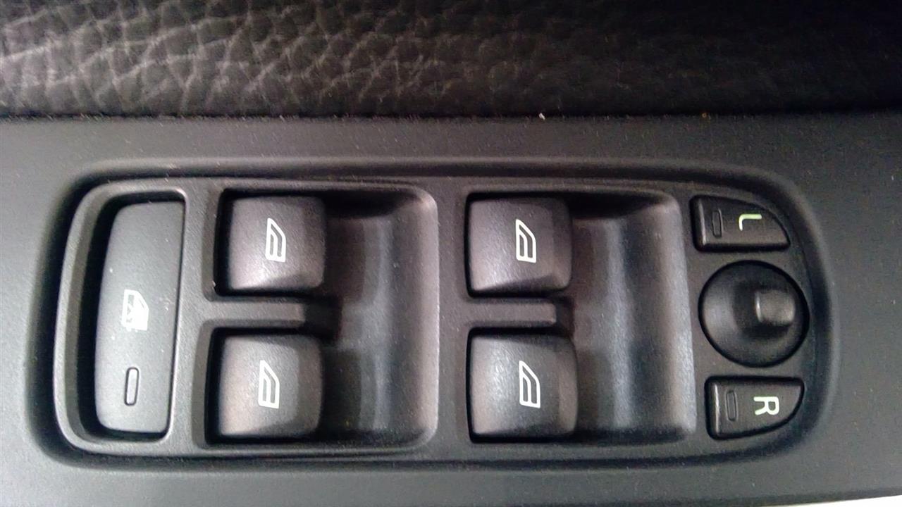https://f005.backblazeb2.com/file/img-partshotlines-com/Inventory/NE219/Vehicle/456492_09.jpg