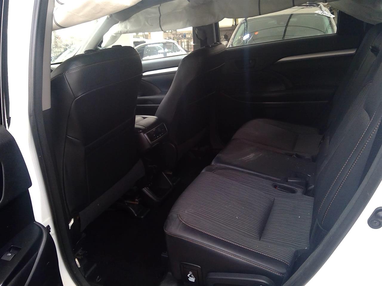https://f005.backblazeb2.com/file/img-partshotlines-com/Inventory/NE219/Vehicle/470978_11.jpg