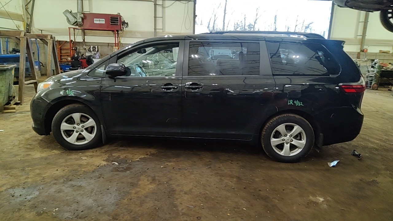 https://f005.backblazeb2.com/file/img-partshotlines-com/Inventory/NE219/Vehicle/476646_07.jpg