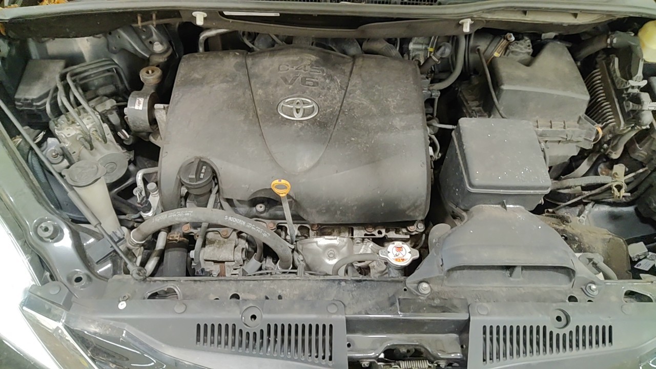 https://f005.backblazeb2.com/file/img-partshotlines-com/Inventory/NE219/Vehicle/476646_09.jpg