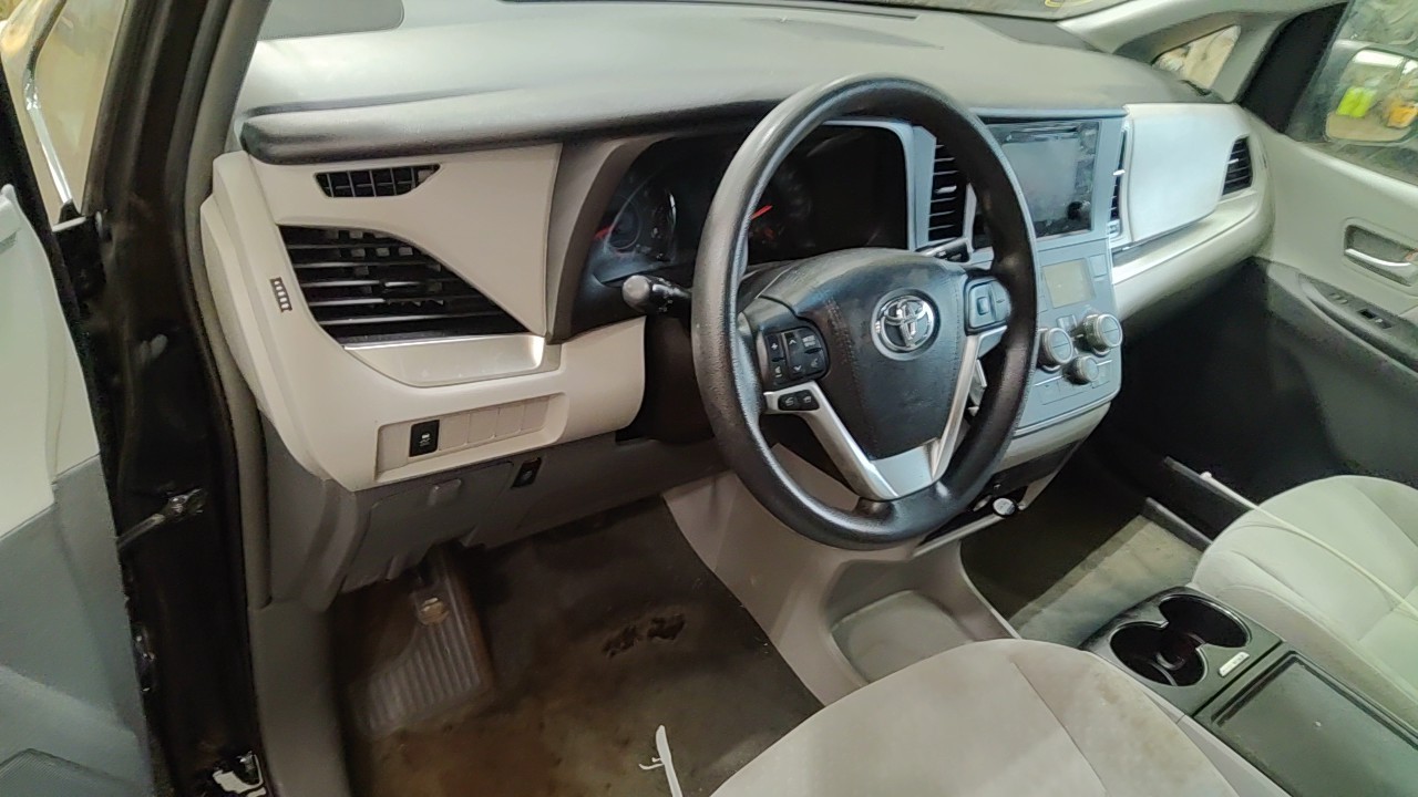https://f005.backblazeb2.com/file/img-partshotlines-com/Inventory/NE219/Vehicle/476646_12.jpg