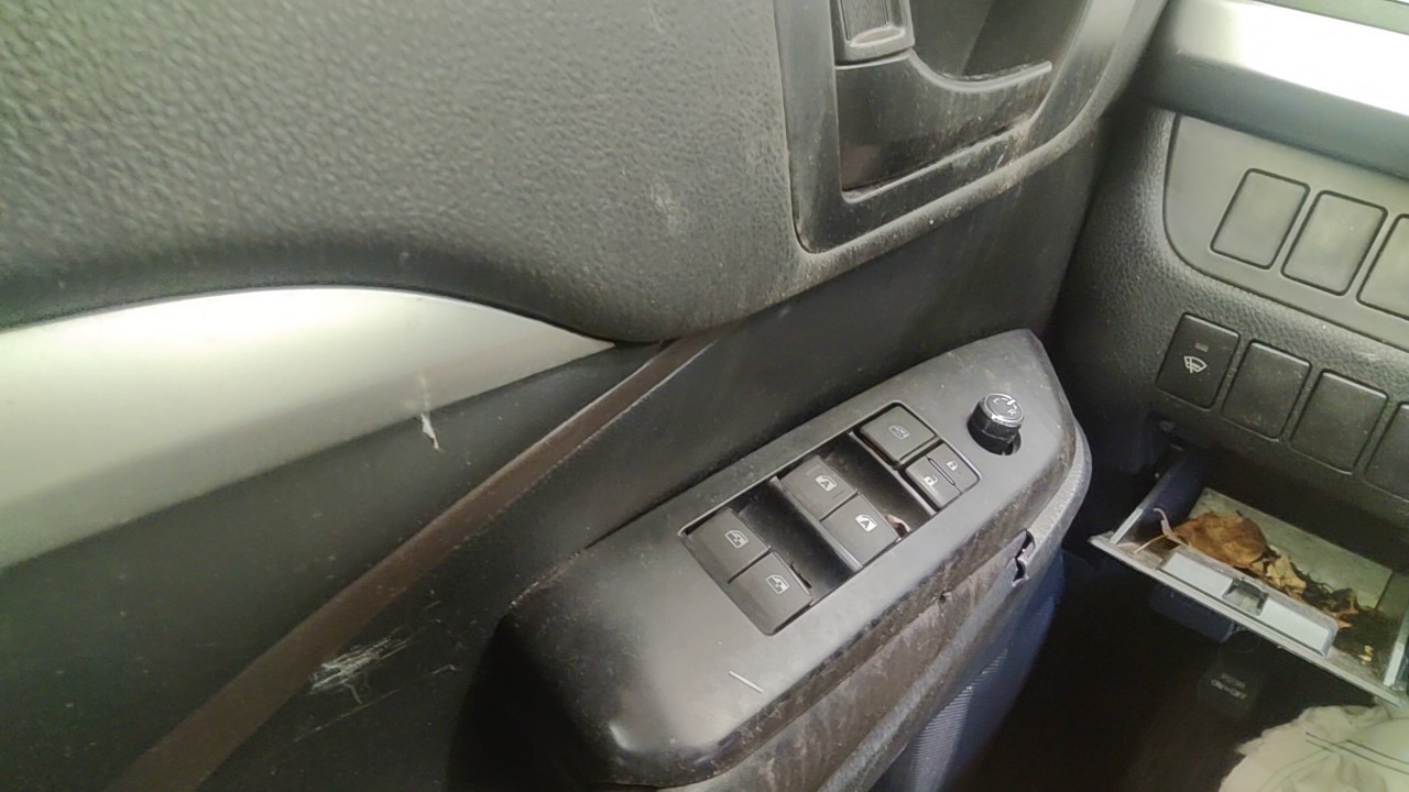 https://f005.backblazeb2.com/file/img-partshotlines-com/Inventory/NE219/Vehicle/478424_11.jpg