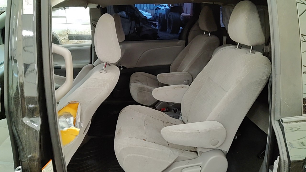 https://f005.backblazeb2.com/file/img-partshotlines-com/Inventory/NE219/Vehicle/481569_11.jpg