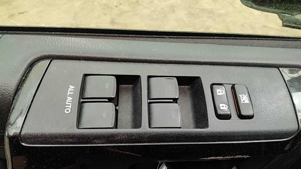 https://f005.backblazeb2.com/file/img-partshotlines-com/Inventory/NE219/Vehicle/482258_11.jpg