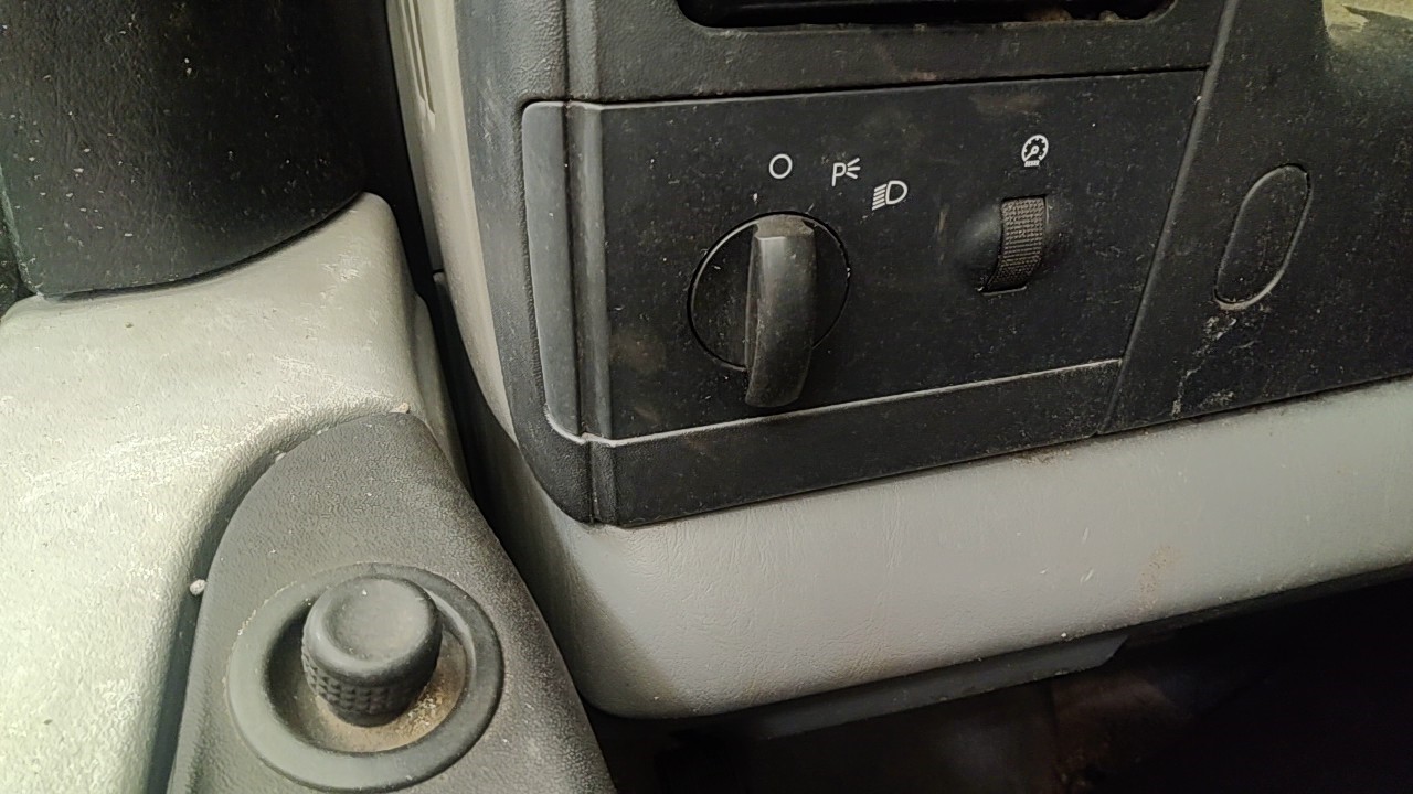 https://f005.backblazeb2.com/file/img-partshotlines-com/Inventory/NE219/Vehicle/482751_12.jpg