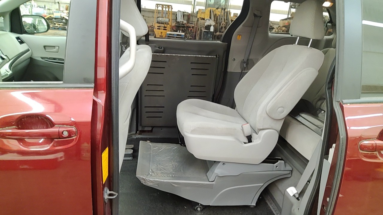 https://f005.backblazeb2.com/file/img-partshotlines-com/Inventory/NE219/Vehicle/482819_11.jpg