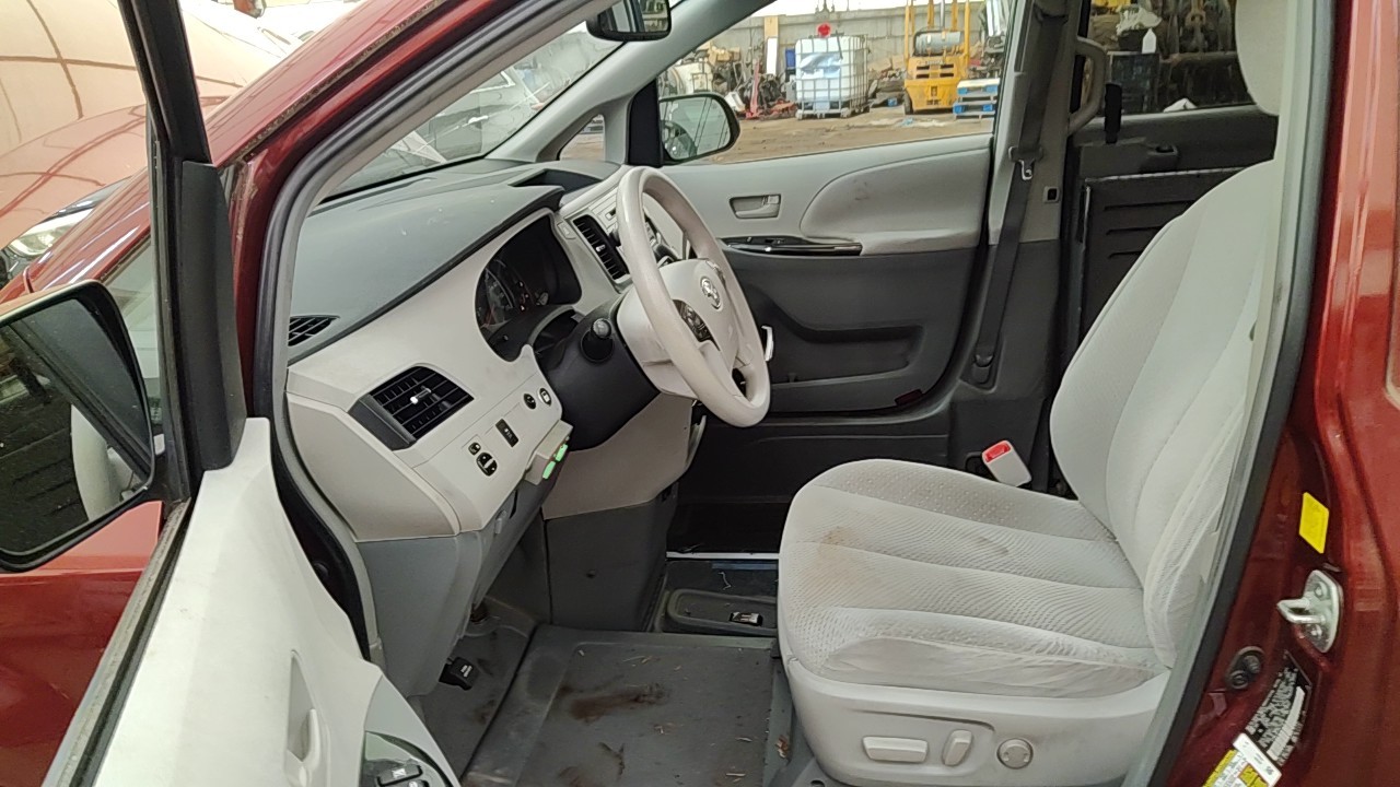 https://f005.backblazeb2.com/file/img-partshotlines-com/Inventory/NE219/Vehicle/482819_12.jpg