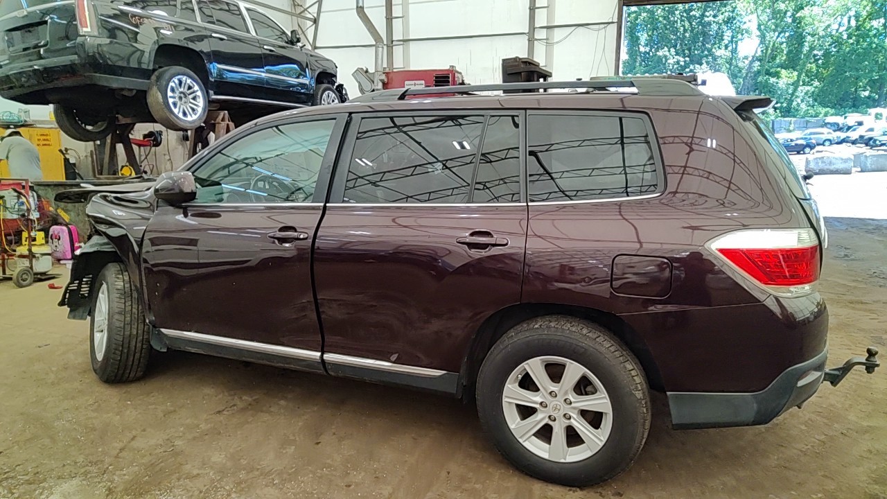 https://f005.backblazeb2.com/file/img-partshotlines-com/Inventory/NE219/Vehicle/483108_06.jpg