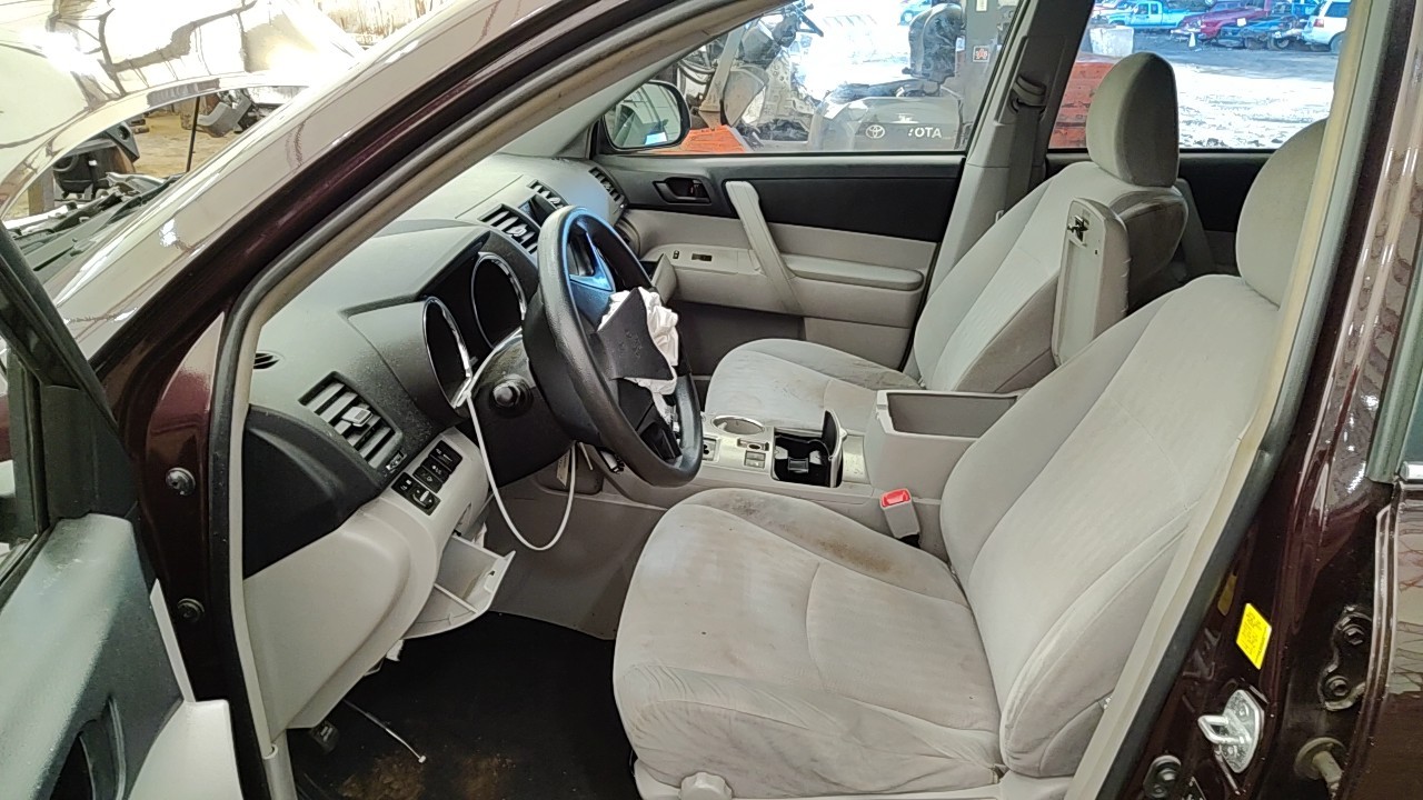 https://f005.backblazeb2.com/file/img-partshotlines-com/Inventory/NE219/Vehicle/484781_11.jpg