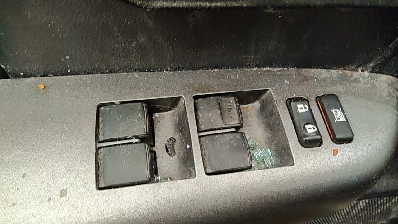 https://f005.backblazeb2.com/file/img-partshotlines-com/Inventory/NE219/Vehicle/485199_11.jpg