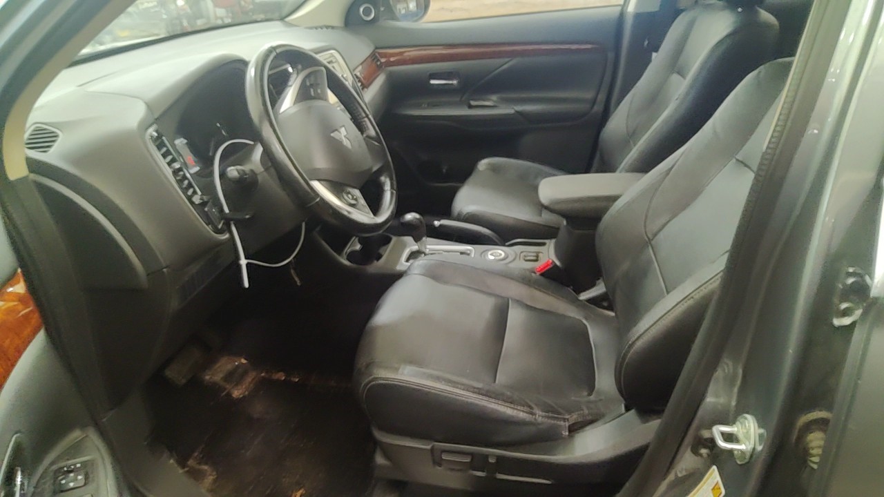 https://f005.backblazeb2.com/file/img-partshotlines-com/Inventory/NE219/Vehicle/488488_09.jpg