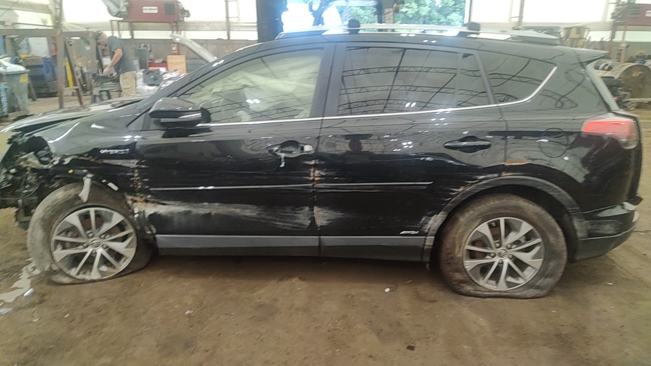 https://f005.backblazeb2.com/file/img-partshotlines-com/Inventory/NE219/Vehicle/488496_08.jpg
