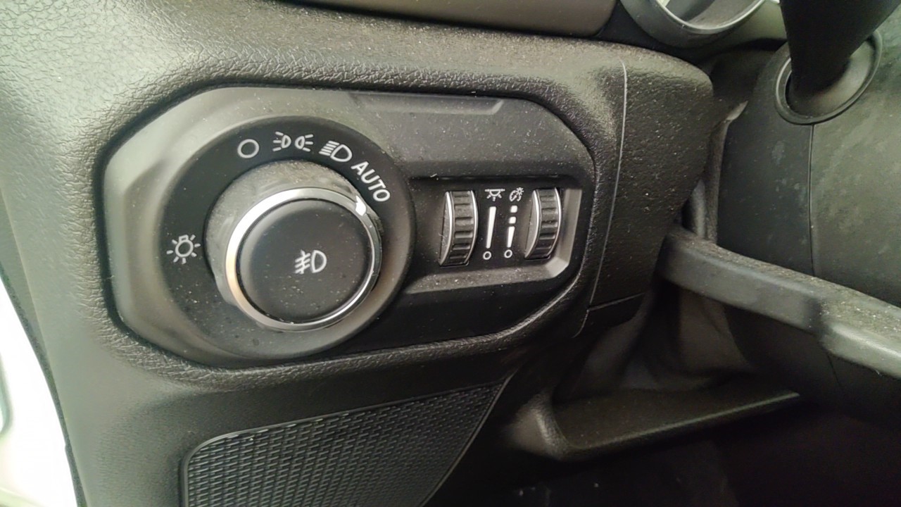 https://f005.backblazeb2.com/file/img-partshotlines-com/Inventory/NE219/Vehicle/489014_12.jpg
