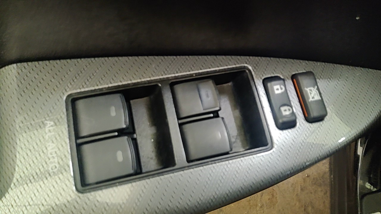 https://f005.backblazeb2.com/file/img-partshotlines-com/Inventory/NE219/Vehicle/489118_11.jpg