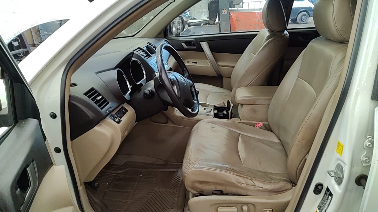 https://f005.backblazeb2.com/file/img-partshotlines-com/Inventory/NE219/Vehicle/489659_11.jpg