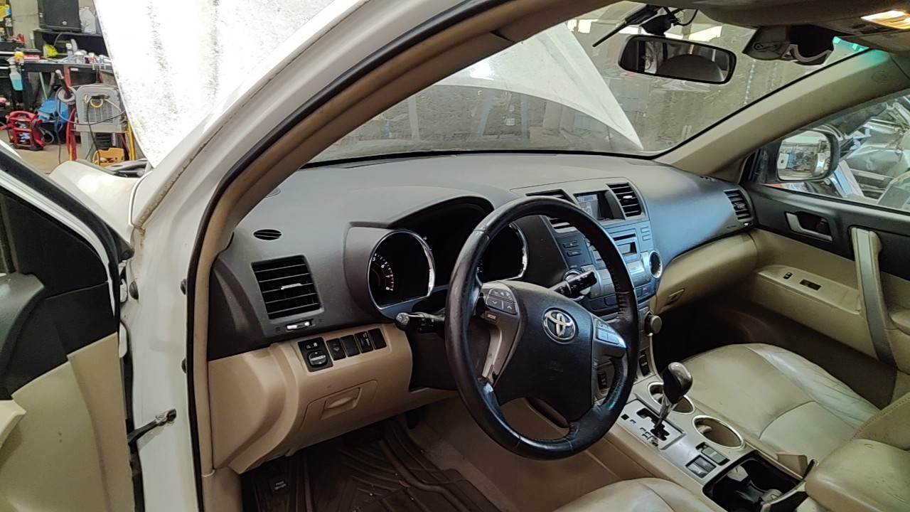 https://f005.backblazeb2.com/file/img-partshotlines-com/Inventory/NE219/Vehicle/489659_12.jpg