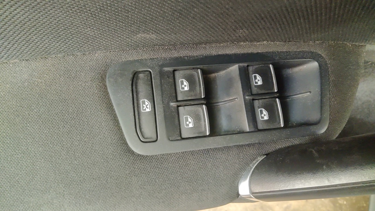 https://f005.backblazeb2.com/file/img-partshotlines-com/Inventory/NE219/Vehicle/489971_12.jpg