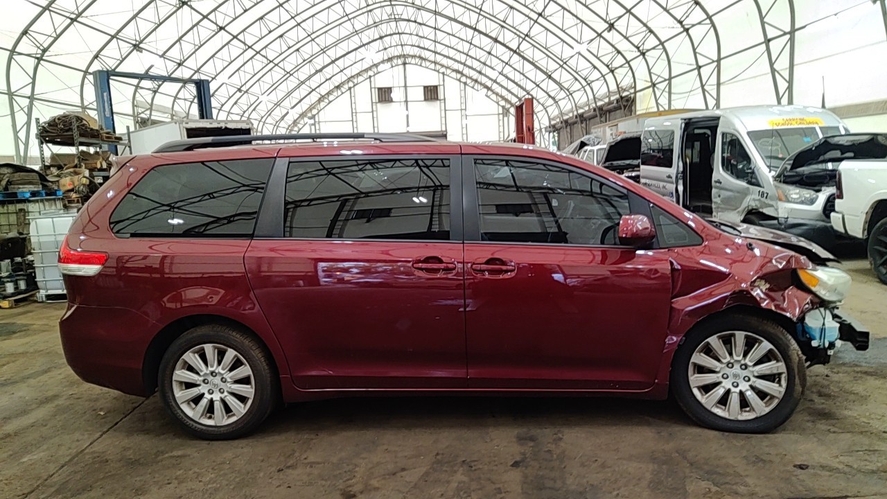 https://f005.backblazeb2.com/file/img-partshotlines-com/Inventory/NE219/Vehicle/490680_08.jpg