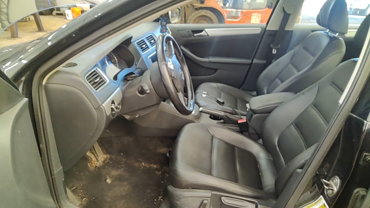https://f005.backblazeb2.com/file/img-partshotlines-com/Inventory/NE219/Vehicle/490846_11.jpg