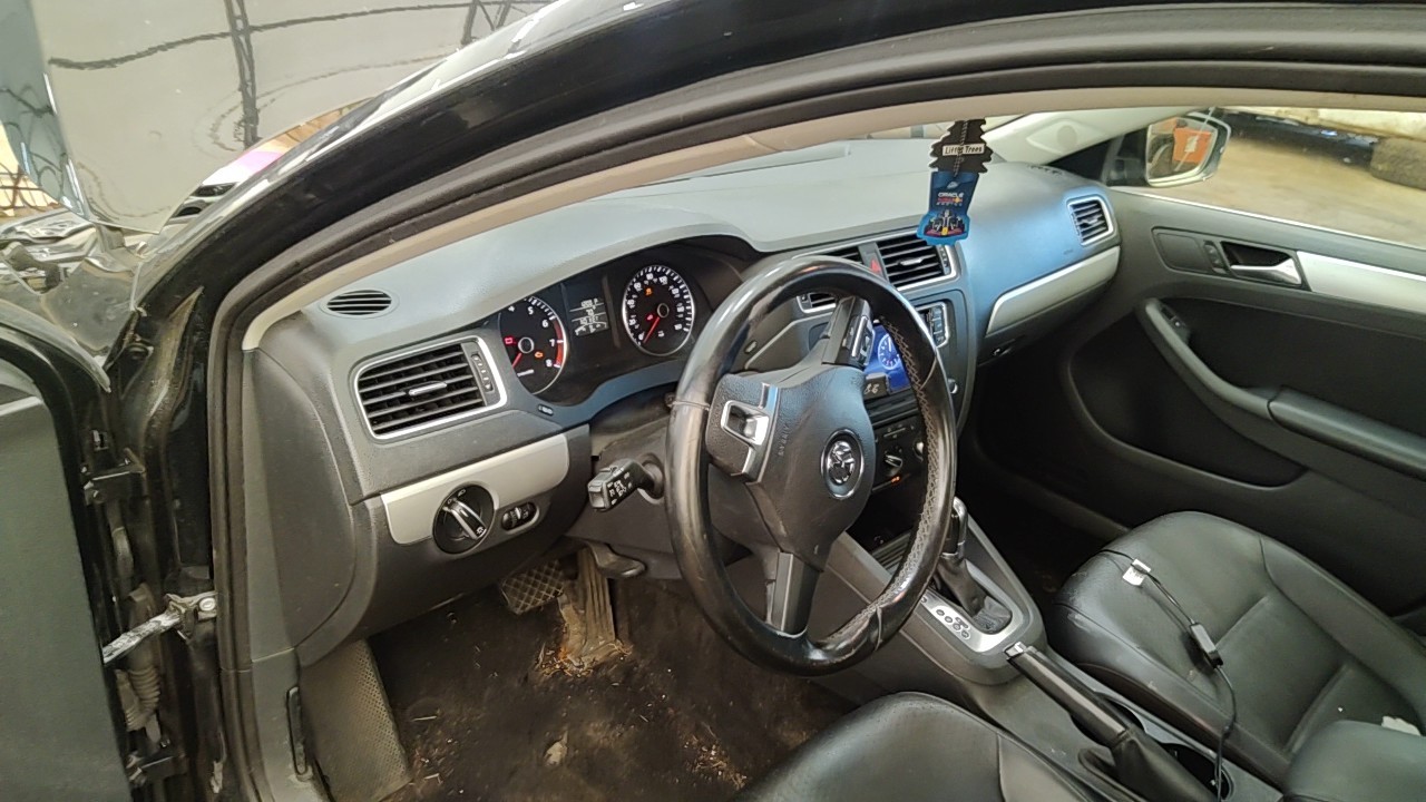 https://f005.backblazeb2.com/file/img-partshotlines-com/Inventory/NE219/Vehicle/490846_12.jpg