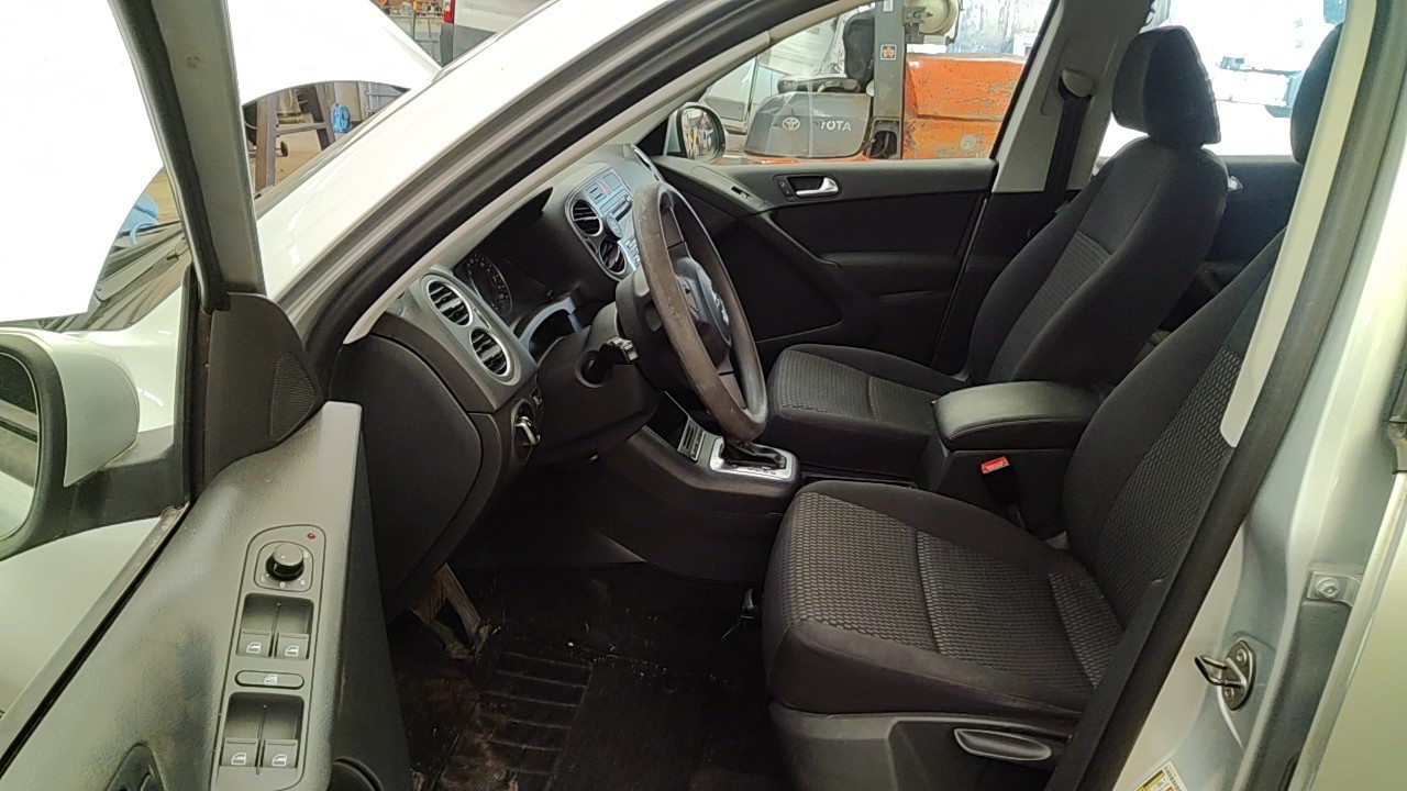 https://f005.backblazeb2.com/file/img-partshotlines-com/Inventory/NE219/Vehicle/491255_11.jpg