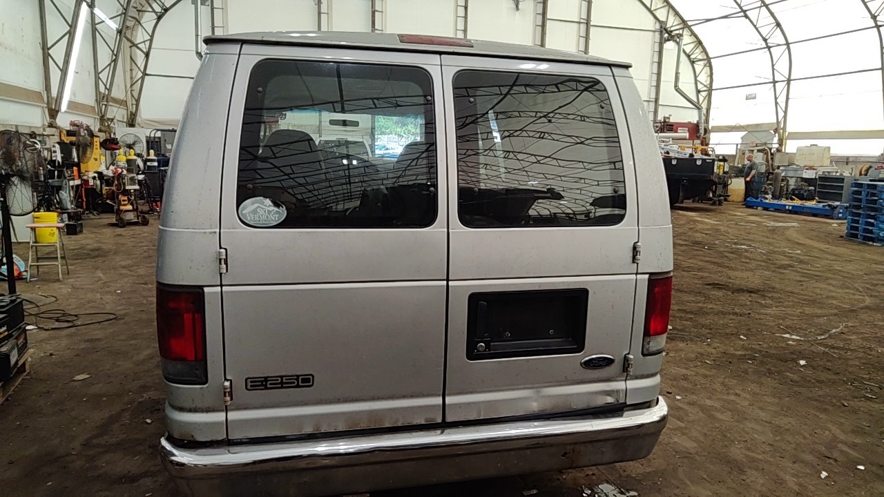 https://f005.backblazeb2.com/file/img-partshotlines-com/Inventory/NE219/Vehicle/492281_04.jpg