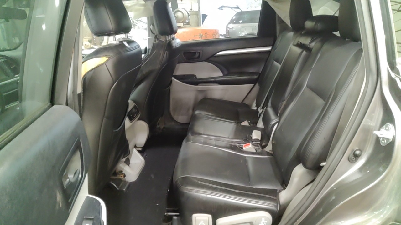 https://f005.backblazeb2.com/file/img-partshotlines-com/Inventory/NE219/Vehicle/492970_11.jpg