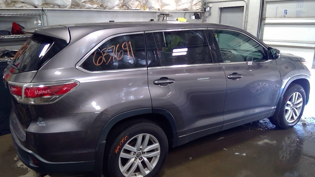 Vehicle/127262_22.jpg