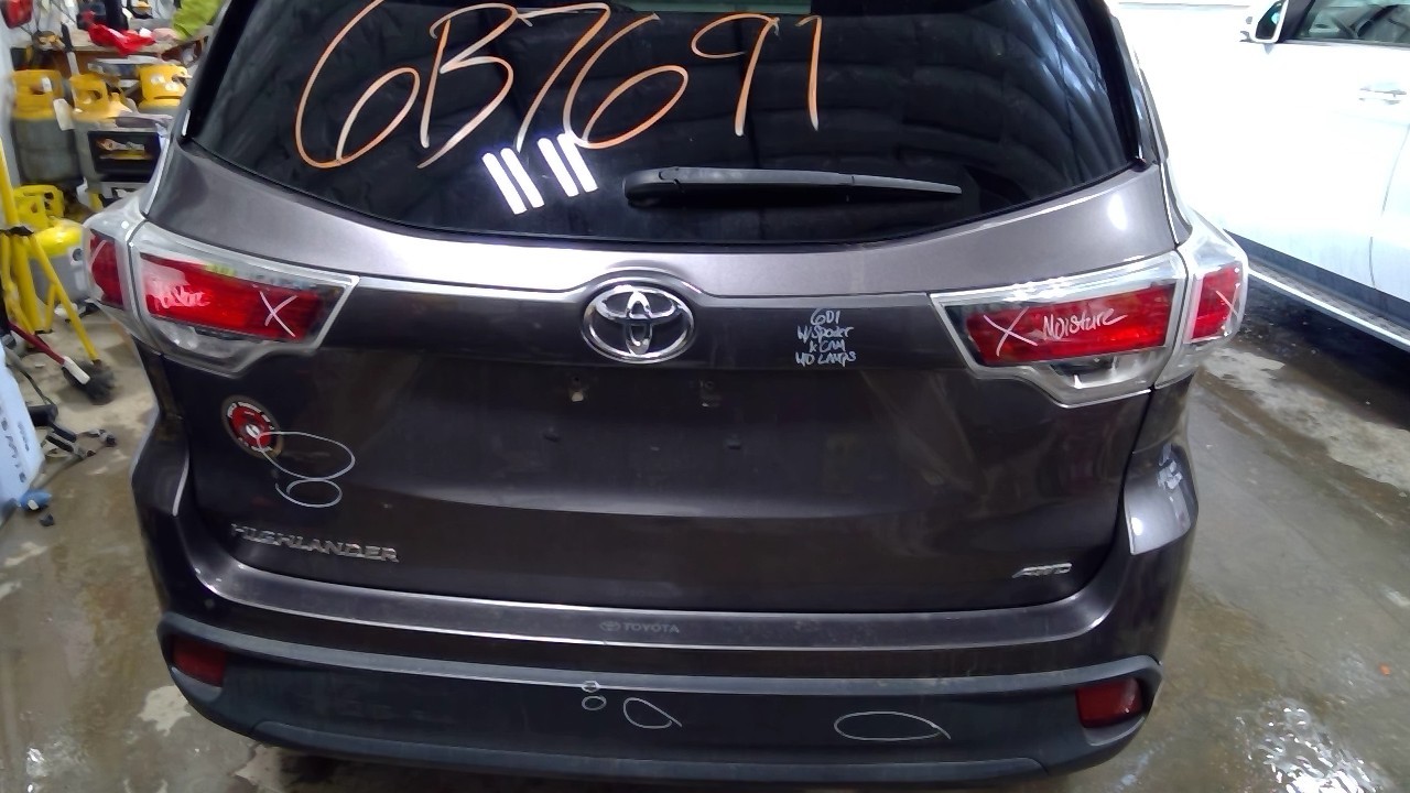 Vehicle/127262_23.jpg