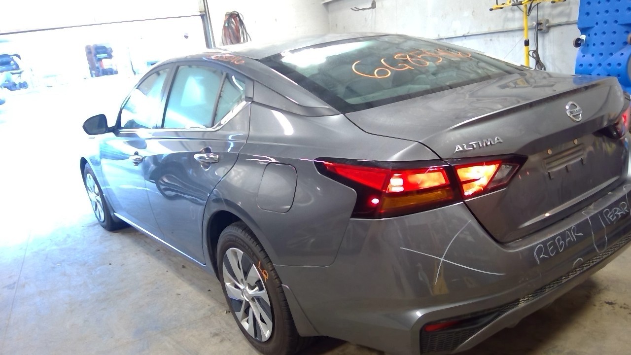 Vehicle/128424_28.jpg