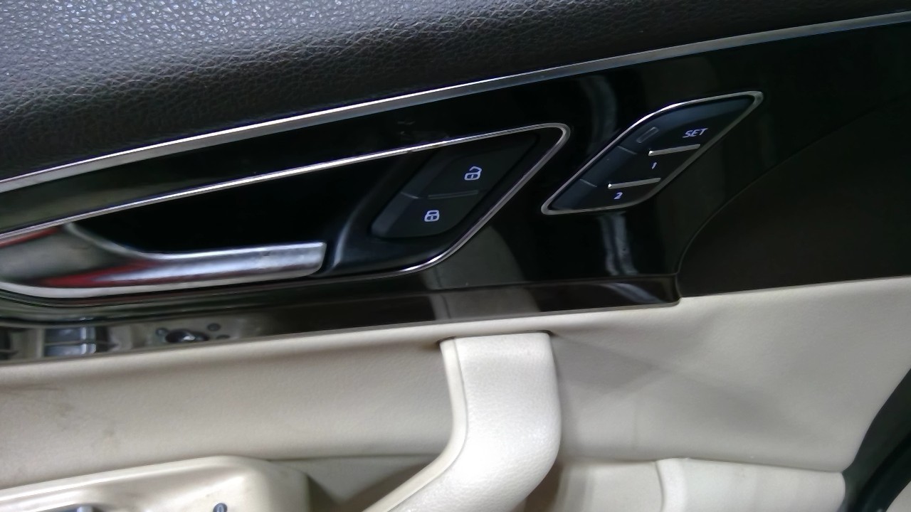 Vehicle/128844_26.jpg