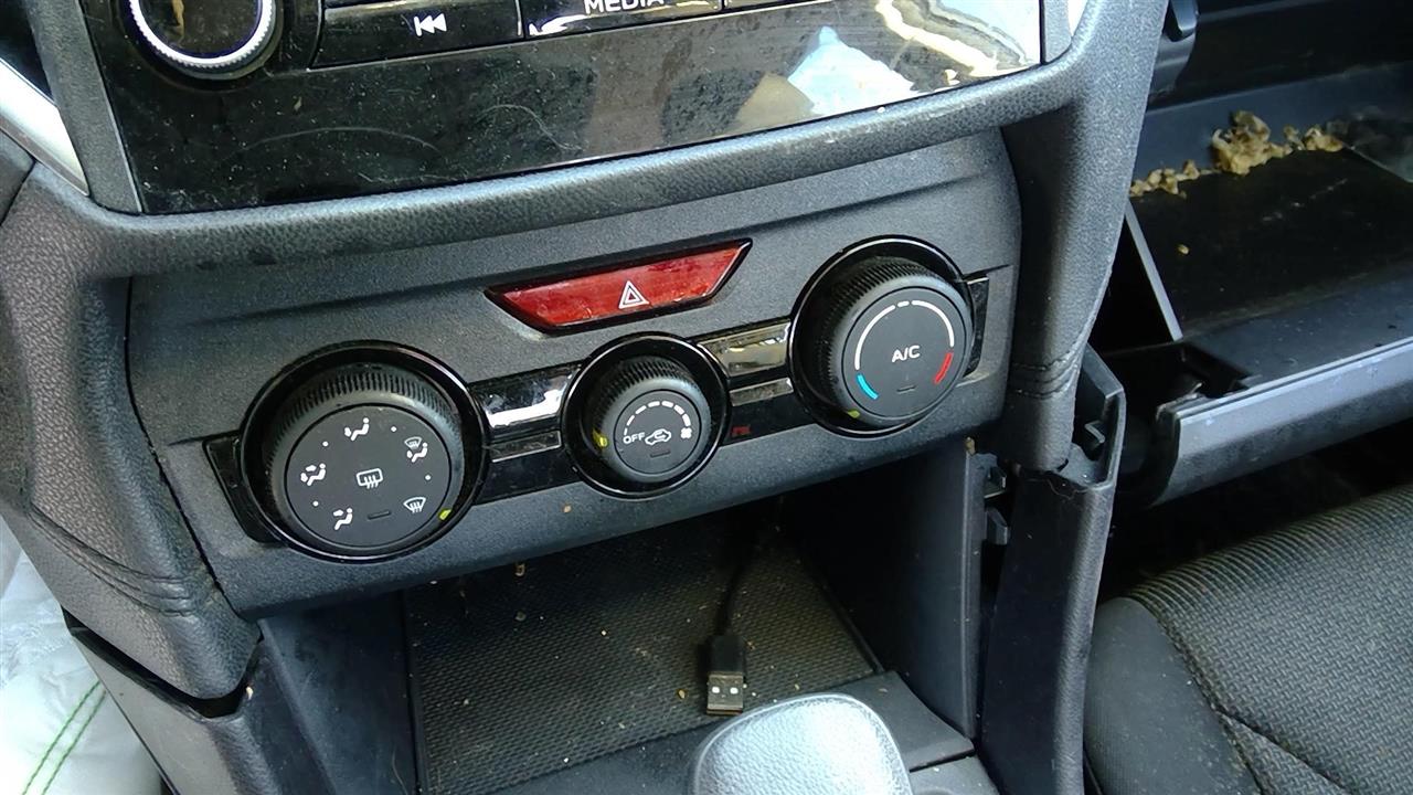 https://f005.backblazeb2.com/file/img-partshotlines-com/Inventory/NE228/Vehicle/142466_12.jpg