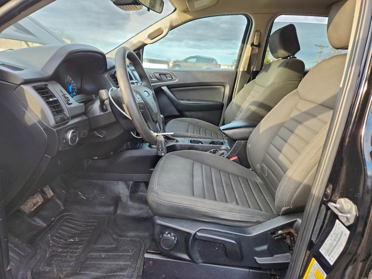 https://f005.backblazeb2.com/file/img-partshotlines-com/Inventory/NE228/Vehicle/142668_07.jpg
