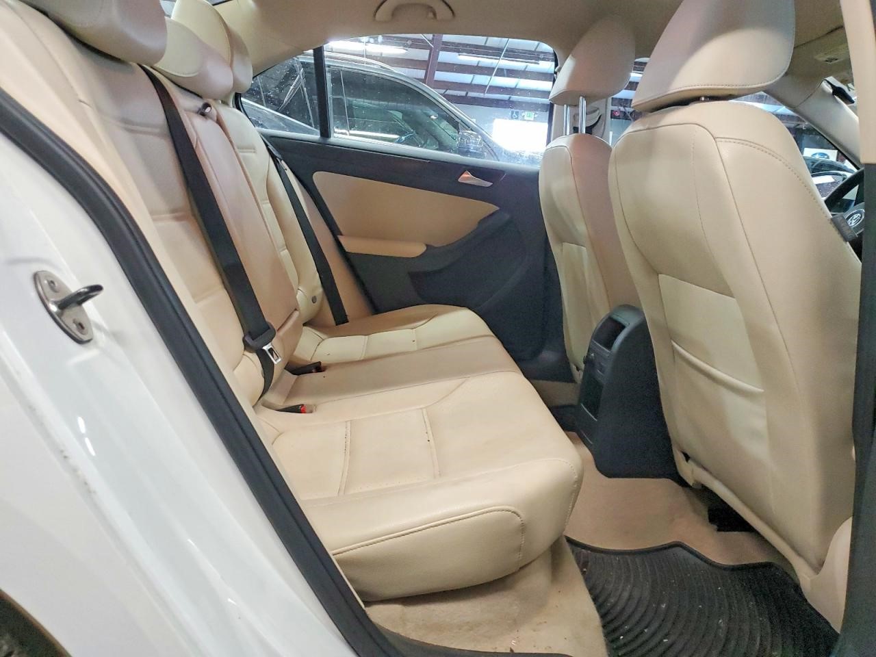 https://f005.backblazeb2.com/file/img-partshotlines-com/Inventory/NE228/Vehicle/142949_10.jpg