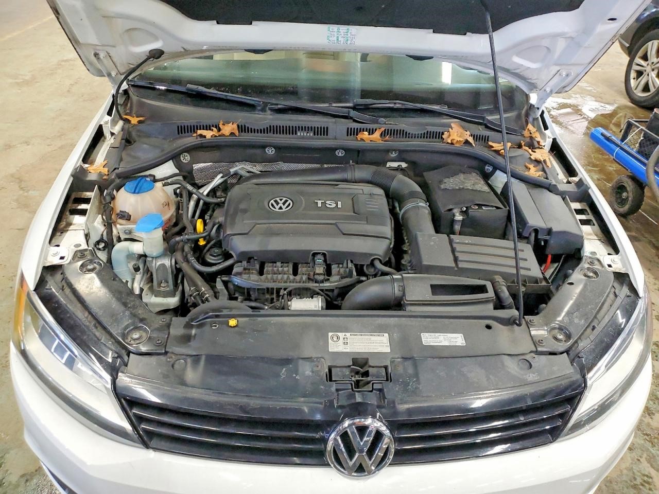 https://f005.backblazeb2.com/file/img-partshotlines-com/Inventory/NE228/Vehicle/142949_11.jpg