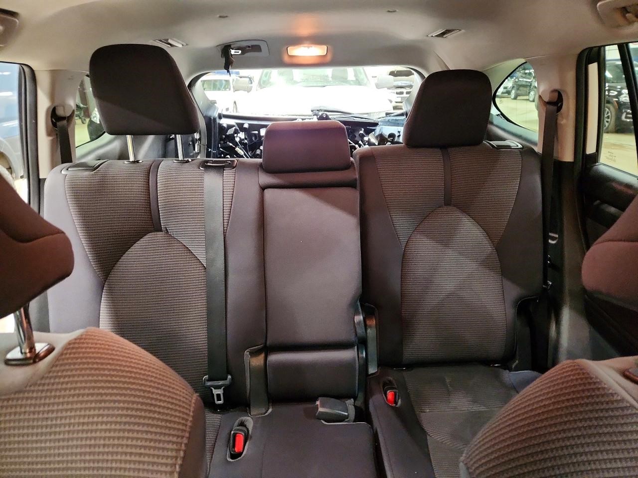 https://f005.backblazeb2.com/file/img-partshotlines-com/Inventory/NE228/Vehicle/142995_10.jpg