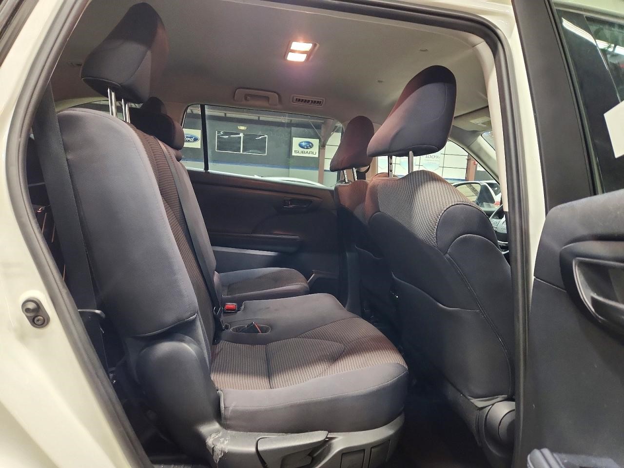 https://f005.backblazeb2.com/file/img-partshotlines-com/Inventory/NE228/Vehicle/142995_11.jpg