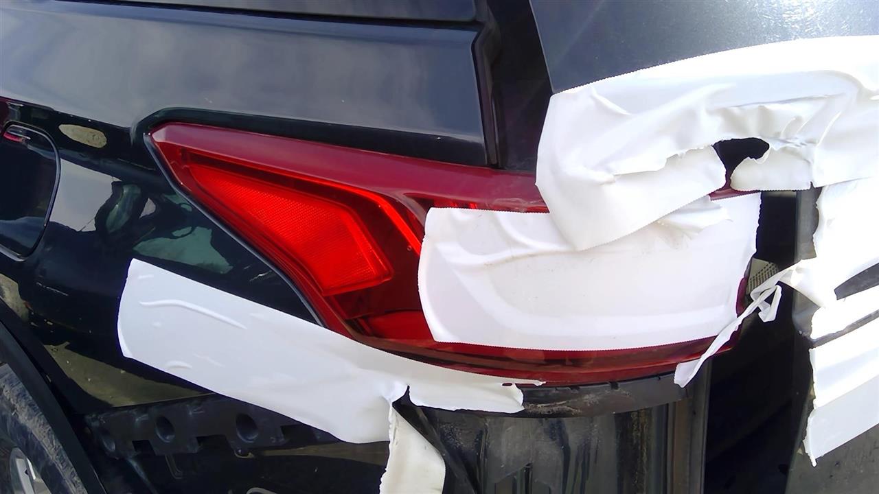 https://f005.backblazeb2.com/file/img-partshotlines-com/Inventory/NE228/Vehicle/143033_27.jpg