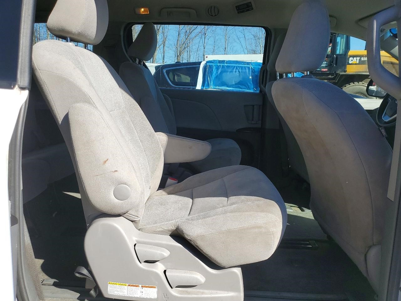https://f005.backblazeb2.com/file/img-partshotlines-com/Inventory/NE228/Vehicle/143206_11.jpg