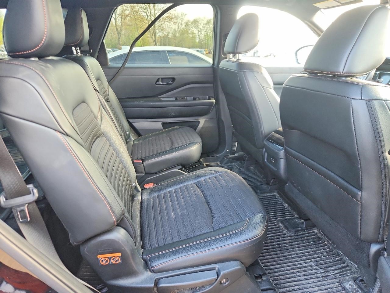 https://f005.backblazeb2.com/file/img-partshotlines-com/Inventory/NE228/Vehicle/143364_11.jpg