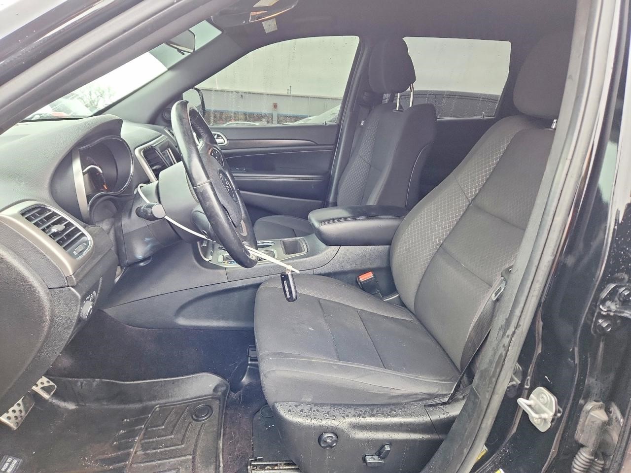 https://f005.backblazeb2.com/file/img-partshotlines-com/Inventory/NE228/Vehicle/143557_07.jpg
