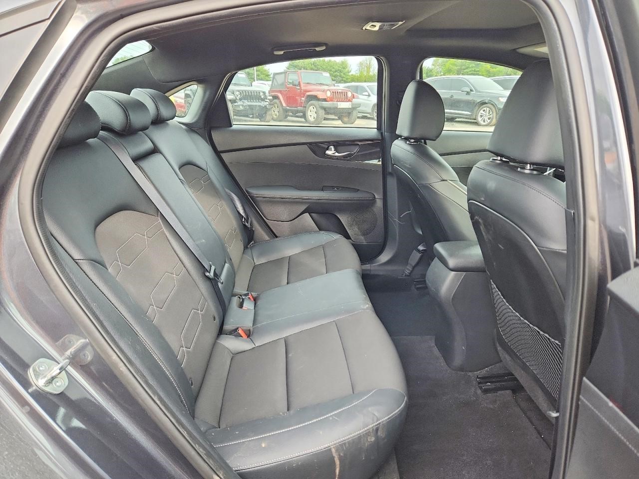https://f005.backblazeb2.com/file/img-partshotlines-com/Inventory/NE228/Vehicle/143570_10.jpg
