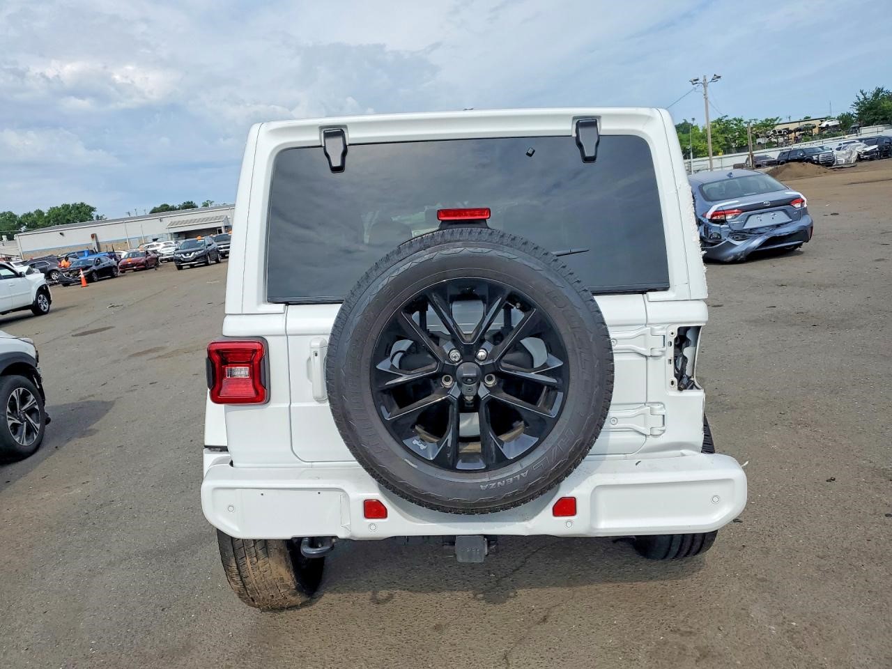 https://f005.backblazeb2.com/file/img-partshotlines-com/Inventory/NE228/Vehicle/143892_06.jpg