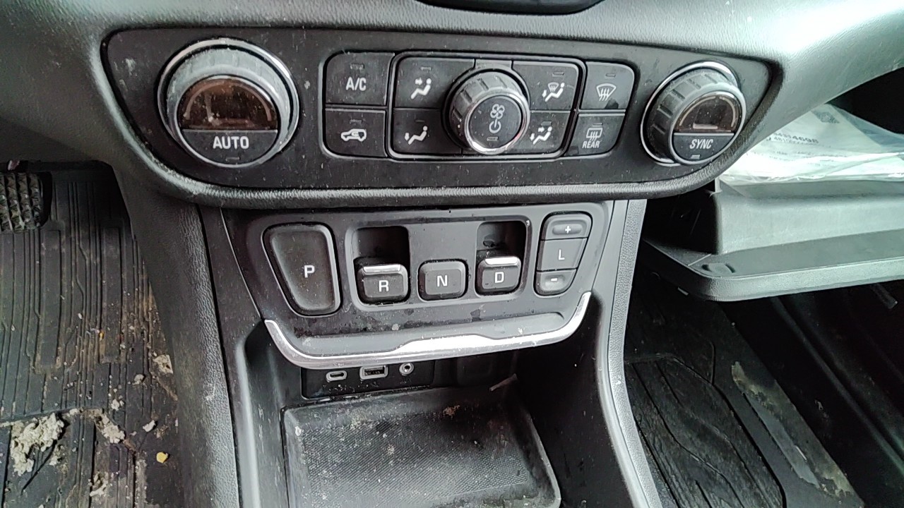 https://f005.backblazeb2.com/file/img-partshotlines-com/Inventory/NE228/Vehicle/143970_12.jpg