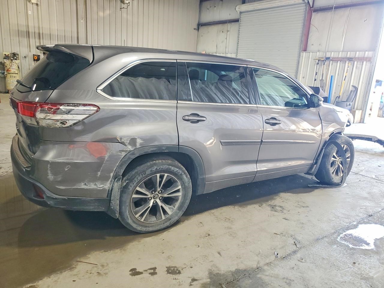 Vehicle/143982_03.jpg