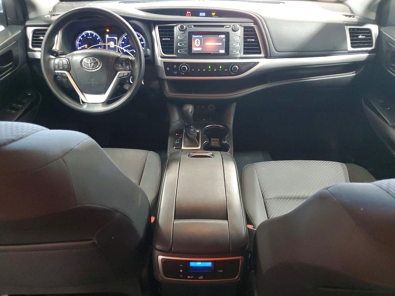 Vehicle/143982_08.jpg