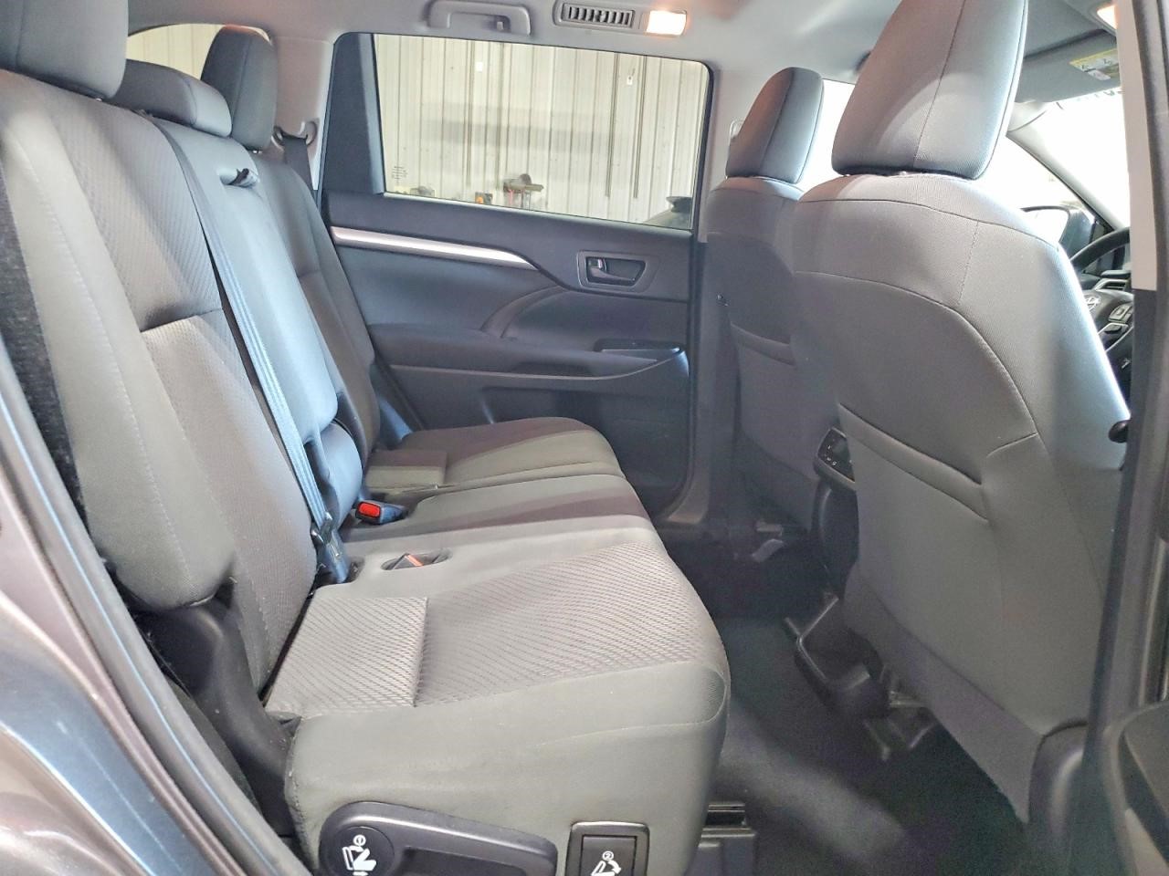 Vehicle/143982_11.jpg