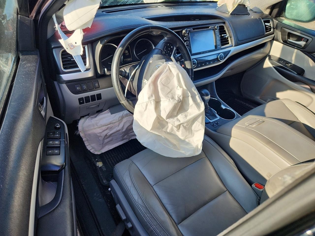 Vehicle/144224_08.jpg