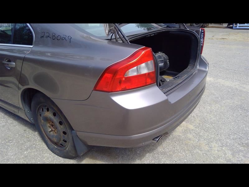 https://f005.backblazeb2.com/file/img-partshotlines-com/Inventory/NE231/Vehicle/16653_12.jpg