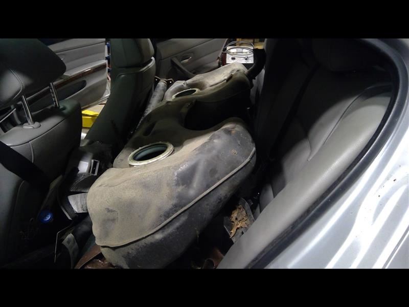 https://f005.backblazeb2.com/file/img-partshotlines-com/Inventory/NE231/Vehicle/17778_10.jpg